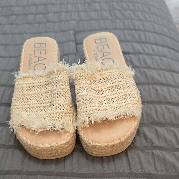 Beach By Matisse Shoes - Beach By MATISSE Beige Woven Slide Sandals SZ 7